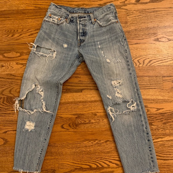 Levi’s mid-rise cropped distressed jeans - Picture 2 of 4